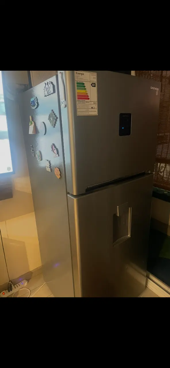 Refrigerador Daewoo con dispensador de agua - 4