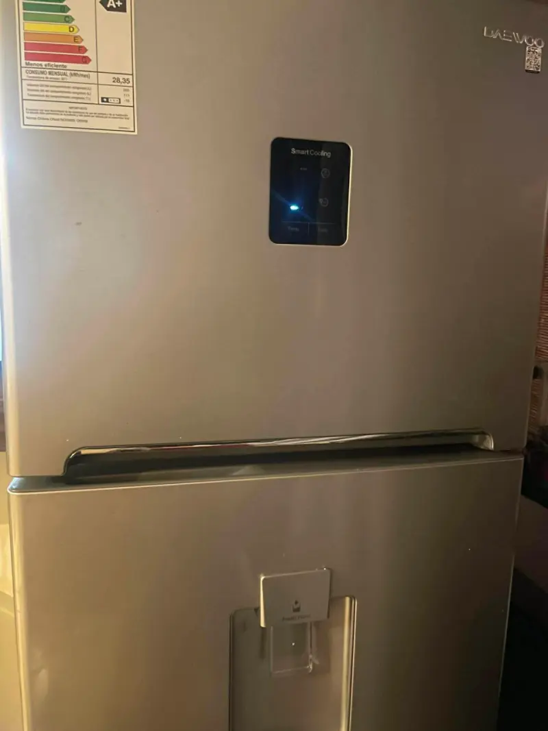 Refrigerador Daewoo con dispensador de agua - 5