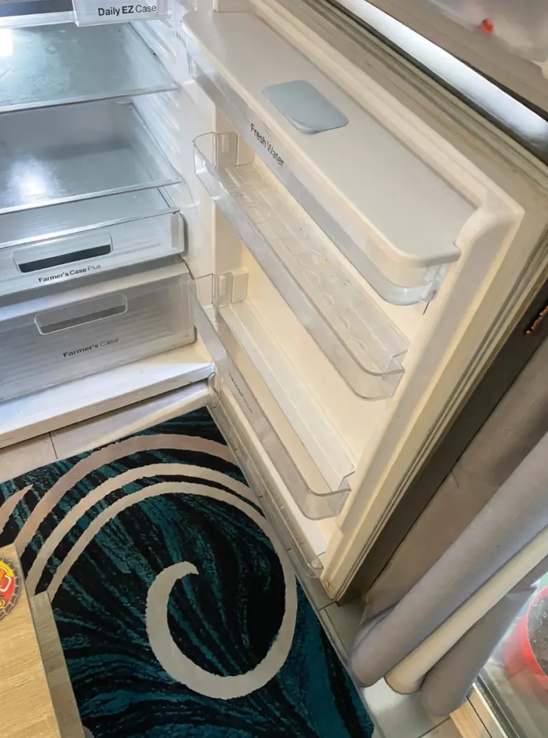 Refrigerador Daewoo con dispensador de agua - 6