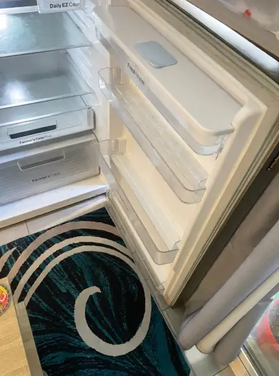 Refrigerador Daewoo con dispensador de agua - miniatura 6
