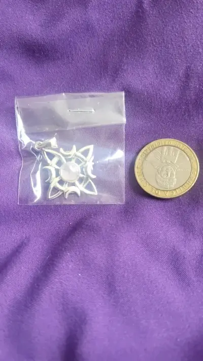 Colgante de plata nudo de bruja con cuarzo rosa - miniatura 3