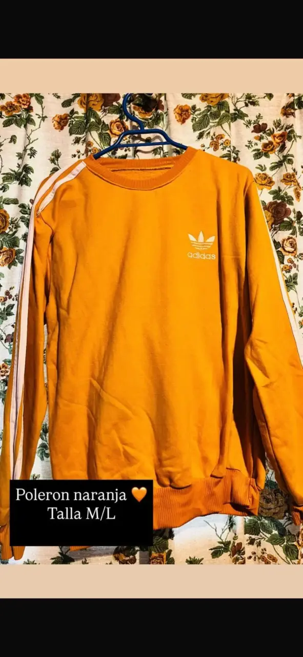 Polerón naranja Adidas con rayas blancas