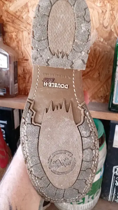 Botas vaqueras de cuero con diseño rojo - miniatura 2