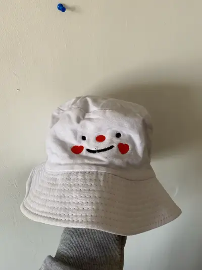 Sombrero bucket blanco con diseño - miniatura 1