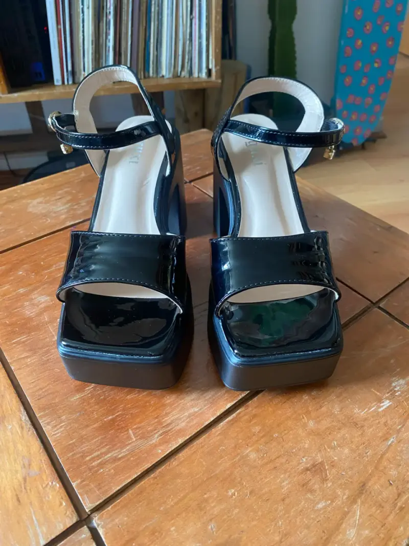 Sandalias negras con plataforma - 3