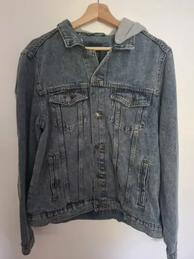 Chaqueta de mezclilla con capucha gris - miniatura 3