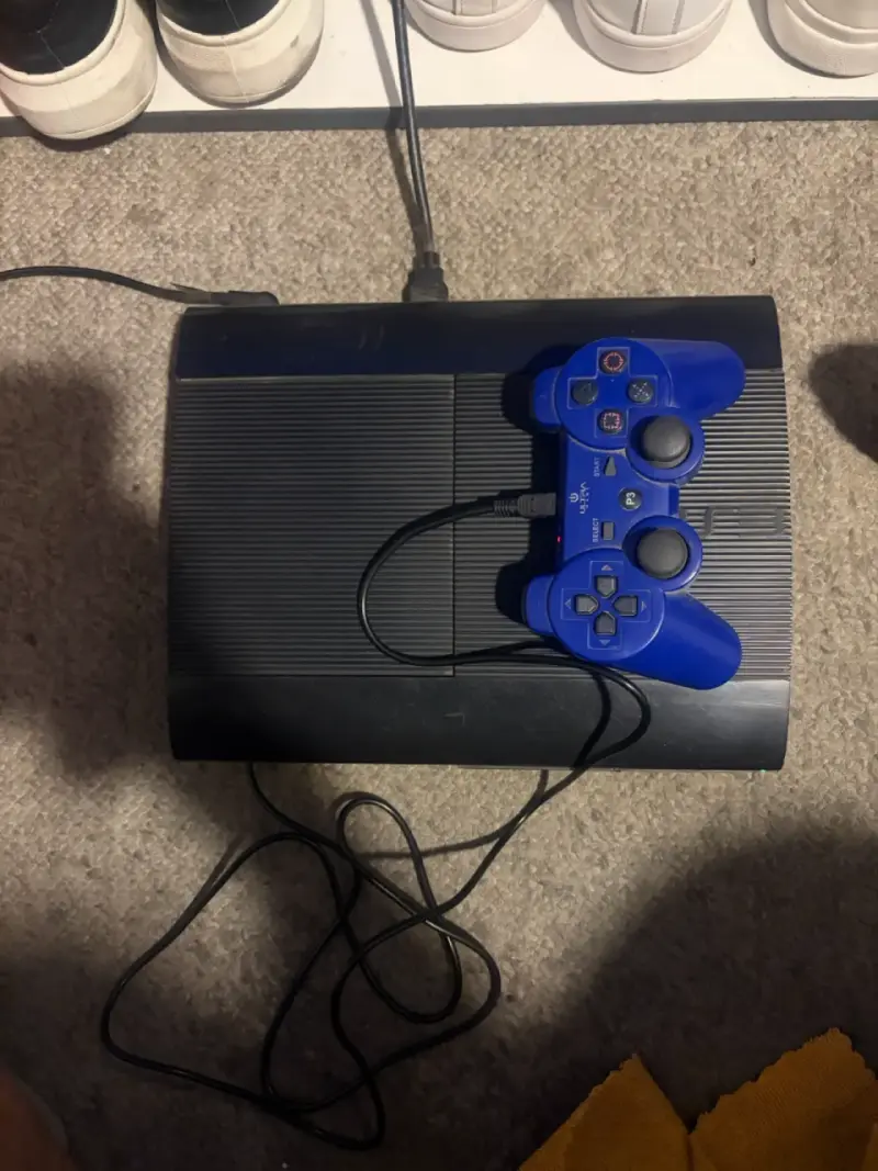 Consola PlayStation 3 con control y juegos - 1