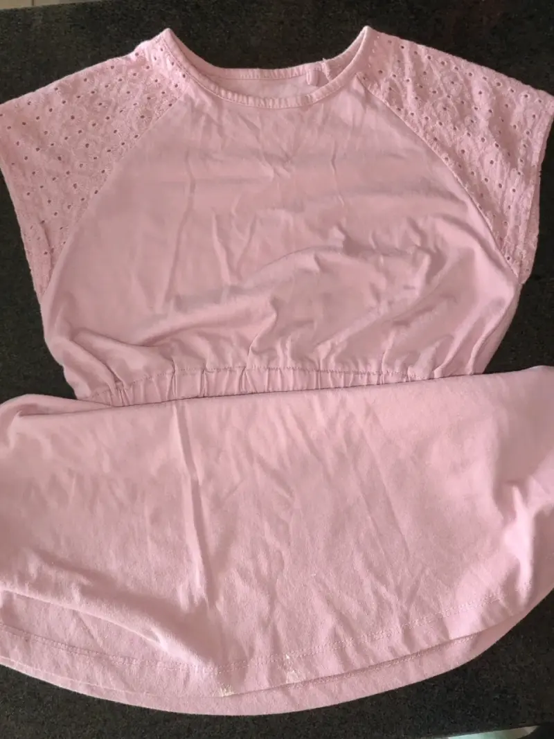 Vestido rosa para niña con mangas caladas - 1