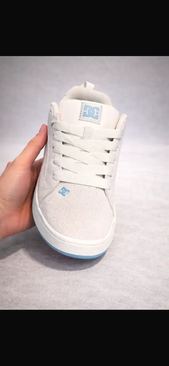Zapatillas DC Shoes blancas con detalles azules - 2