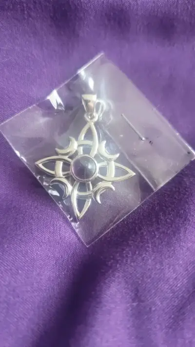 Colgante de plata con Nudo de Bruja - miniatura 1