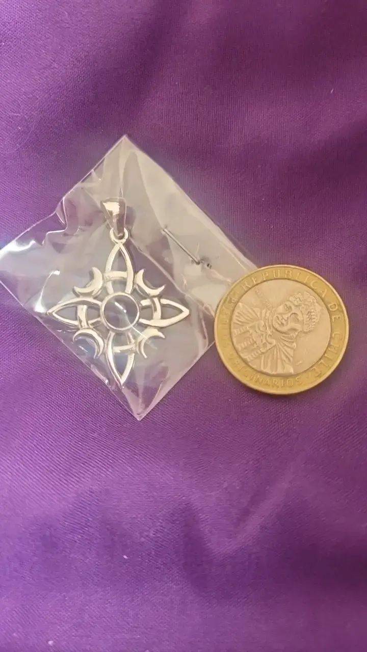 Colgante de plata con Nudo de Bruja - 2