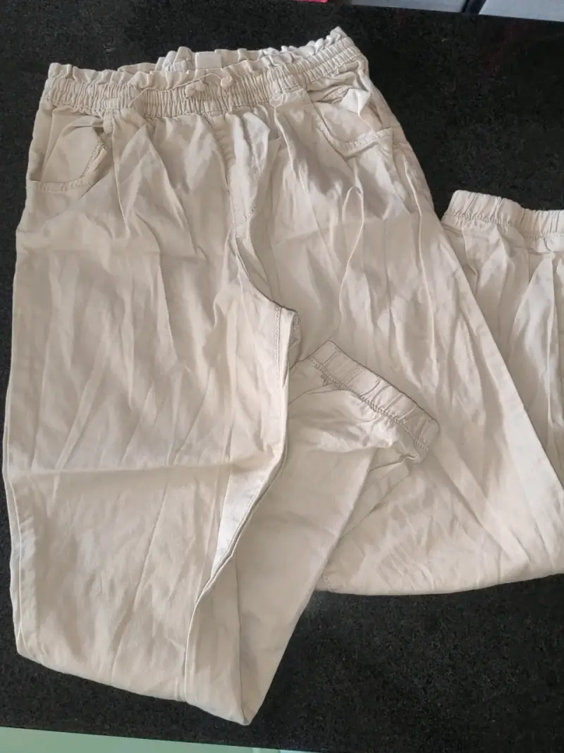 Pantalones beige con cintura elástica - 2
