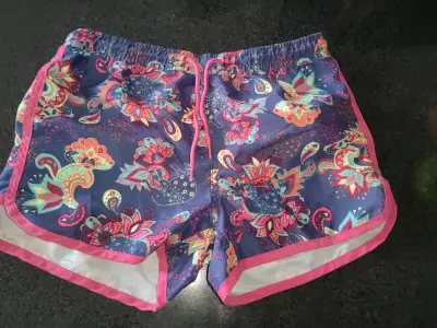 Shorts deportivos con estampado floral - miniatura 1