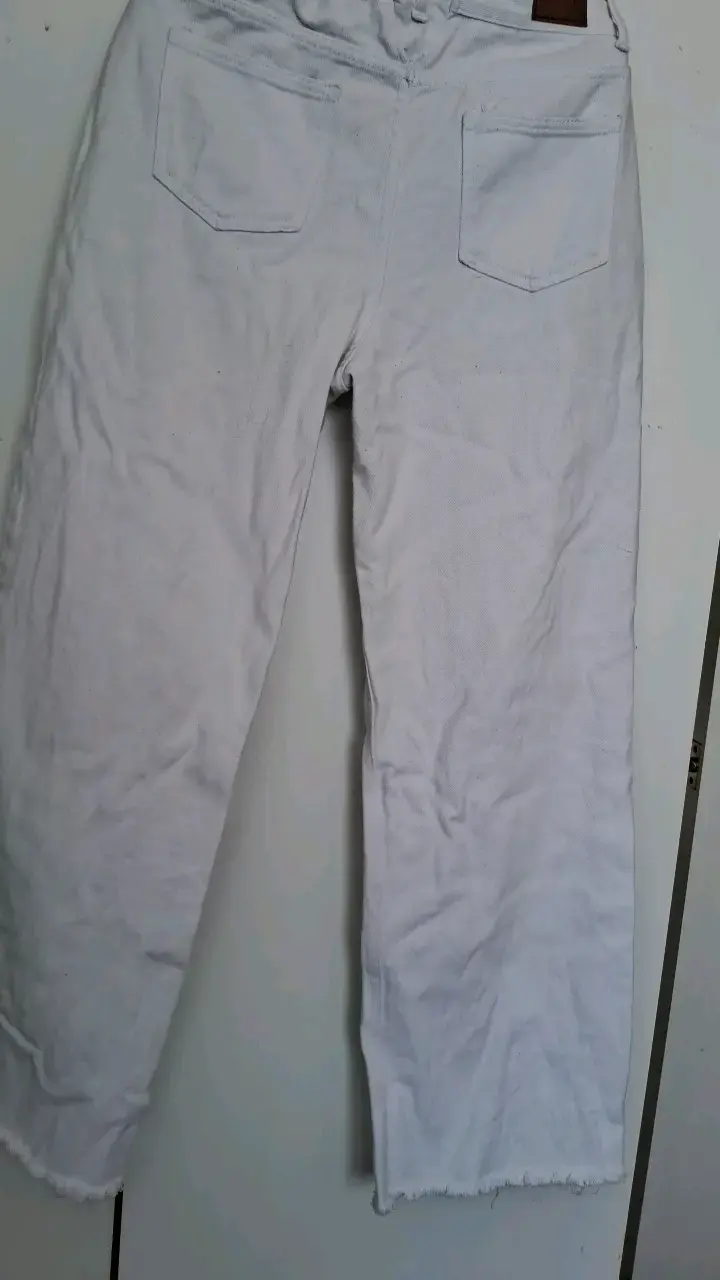 Pantalones blancos de mezclilla con roturas - 2