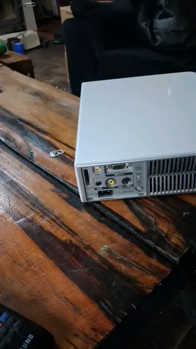 Proyector Sony blanco en buen estado - miniatura 3
