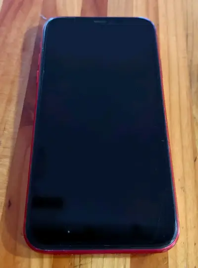 iPhone 11 rojo en buen estado - miniatura 1