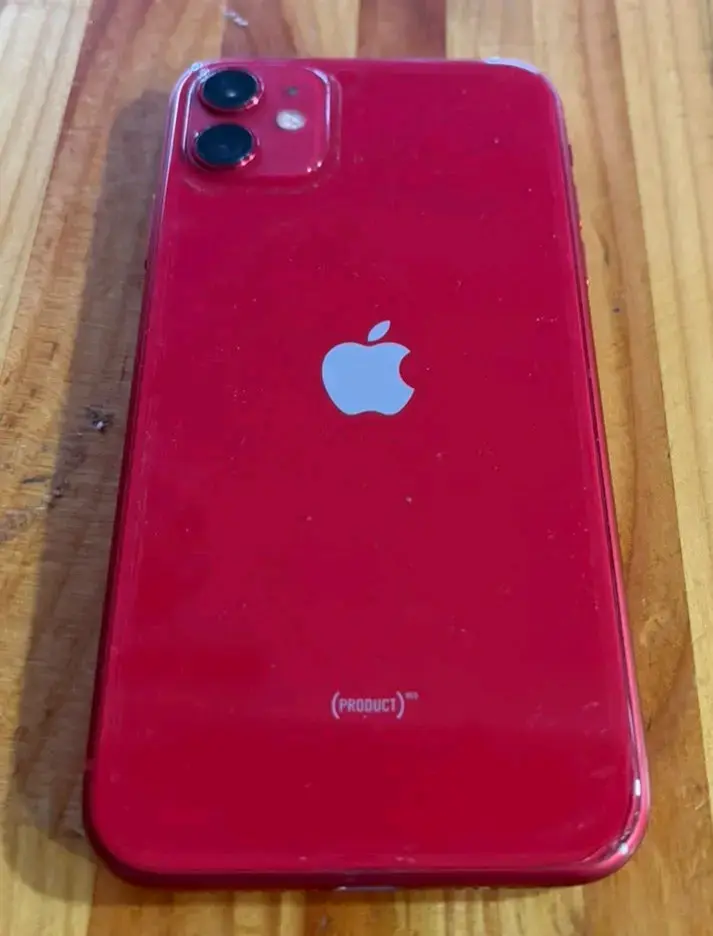 iPhone 11 rojo en buen estado - 2