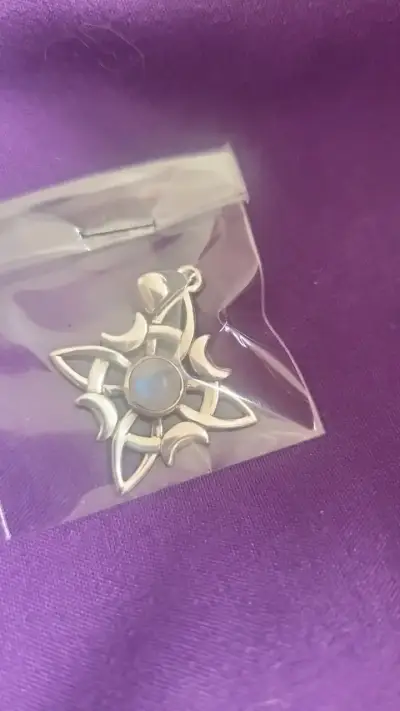 Colgante de plata con piedra luna - miniatura 1