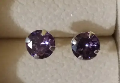 Aros de plata con piedras moradas - miniatura 2