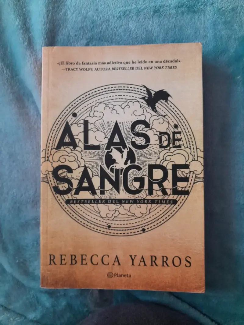 Libro 'Alas de Sangre' de Rebecca Yarros - 1