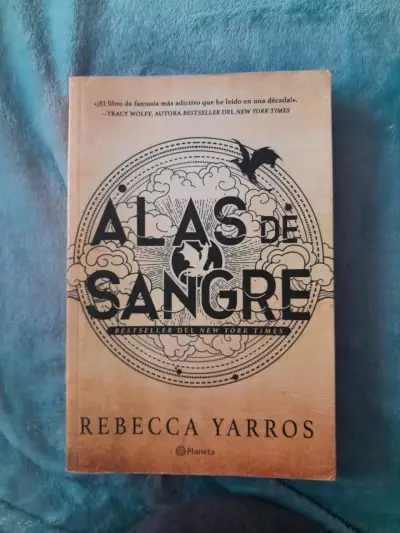 Libro 'Alas de Sangre' de Rebecca Yarros - miniatura 1