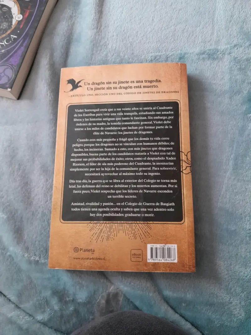 Libro 'Alas de Sangre' de Rebecca Yarros - 5