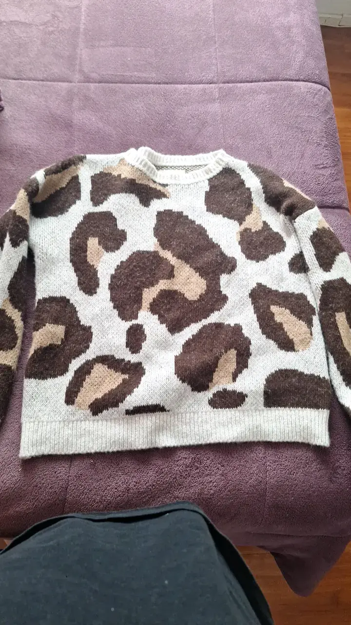 Suéter de lana con estampado animal print