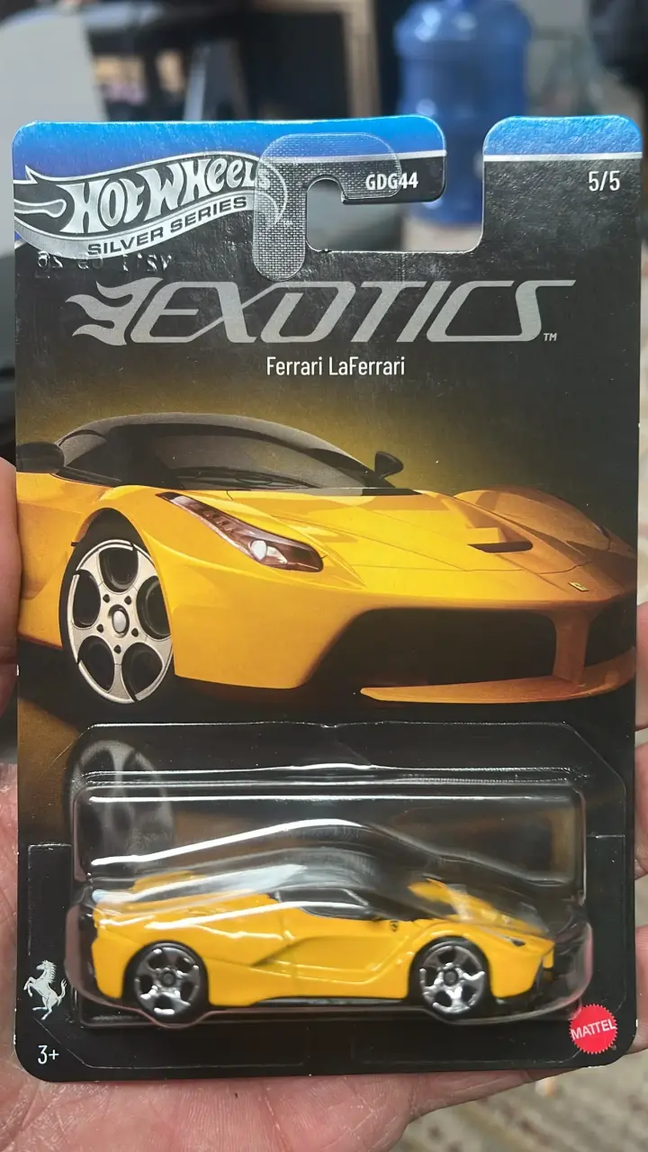 Hot Wheels Ferrari LaFerrari Exotics Amarillo