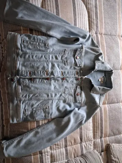 Chaqueta de mezclilla azul claro mujer - miniatura 1