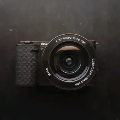 Cámara Sony ZV-E10 4K con lente 16-50mm - miniatura 1