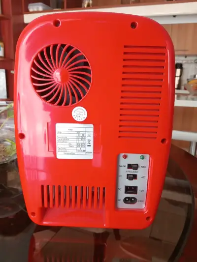 Mini refrigerador rojo portátil - miniatura 3