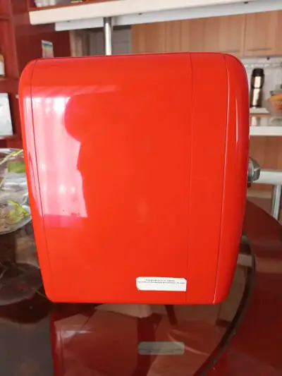 Mini refrigerador rojo portátil - miniatura 4