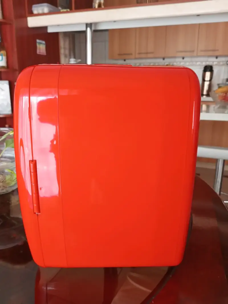 Mini refrigerador rojo portátil - 5