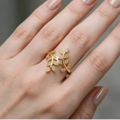 Anillo baño d oro con diseño de hojas y circonitas - miniatura 2