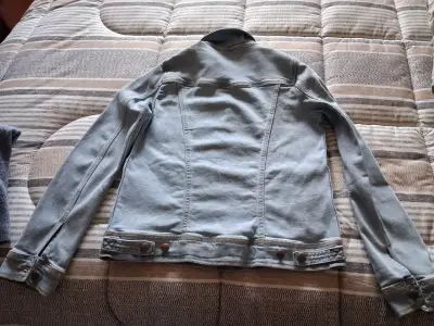 Chaqueta de mezclilla azul claro  mujer - miniatura 2