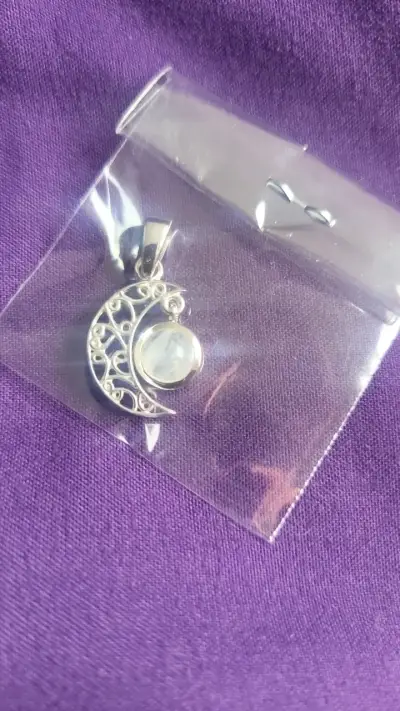 Colgante de plata con diseño de luna y piedra - miniatura 1