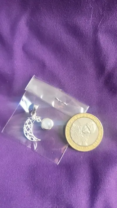 Colgante de plata con diseño de luna y piedra - miniatura 3