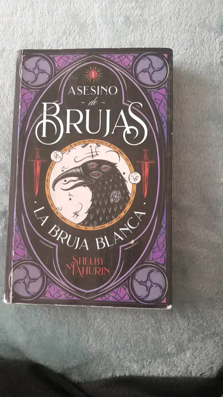 Libro 'Alas de Sangre' de Rebecca Yarros - 1