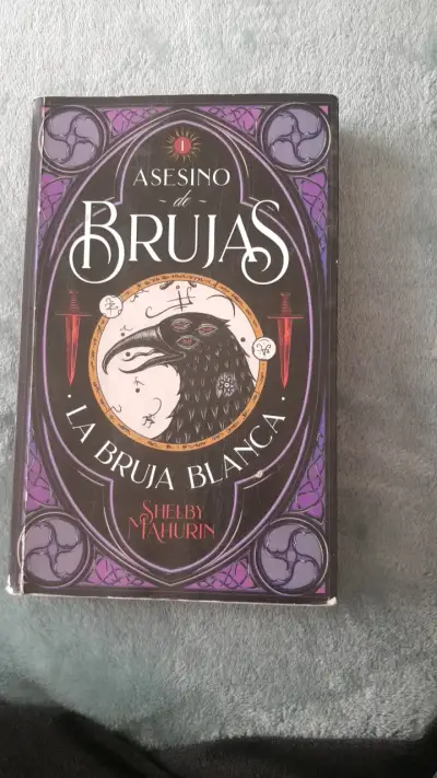 Libro 'Alas de Sangre' de Rebecca Yarros - miniatura 1