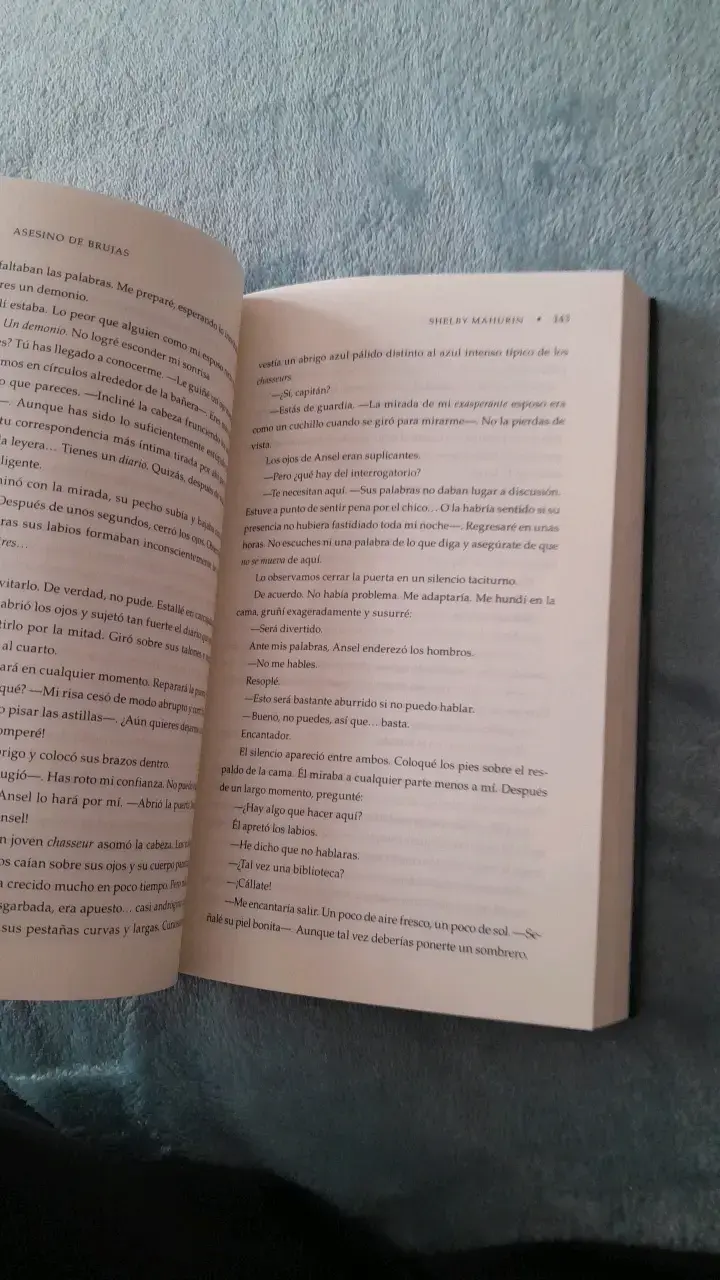 Libro 'Alas de Sangre' de Rebecca Yarros - 2