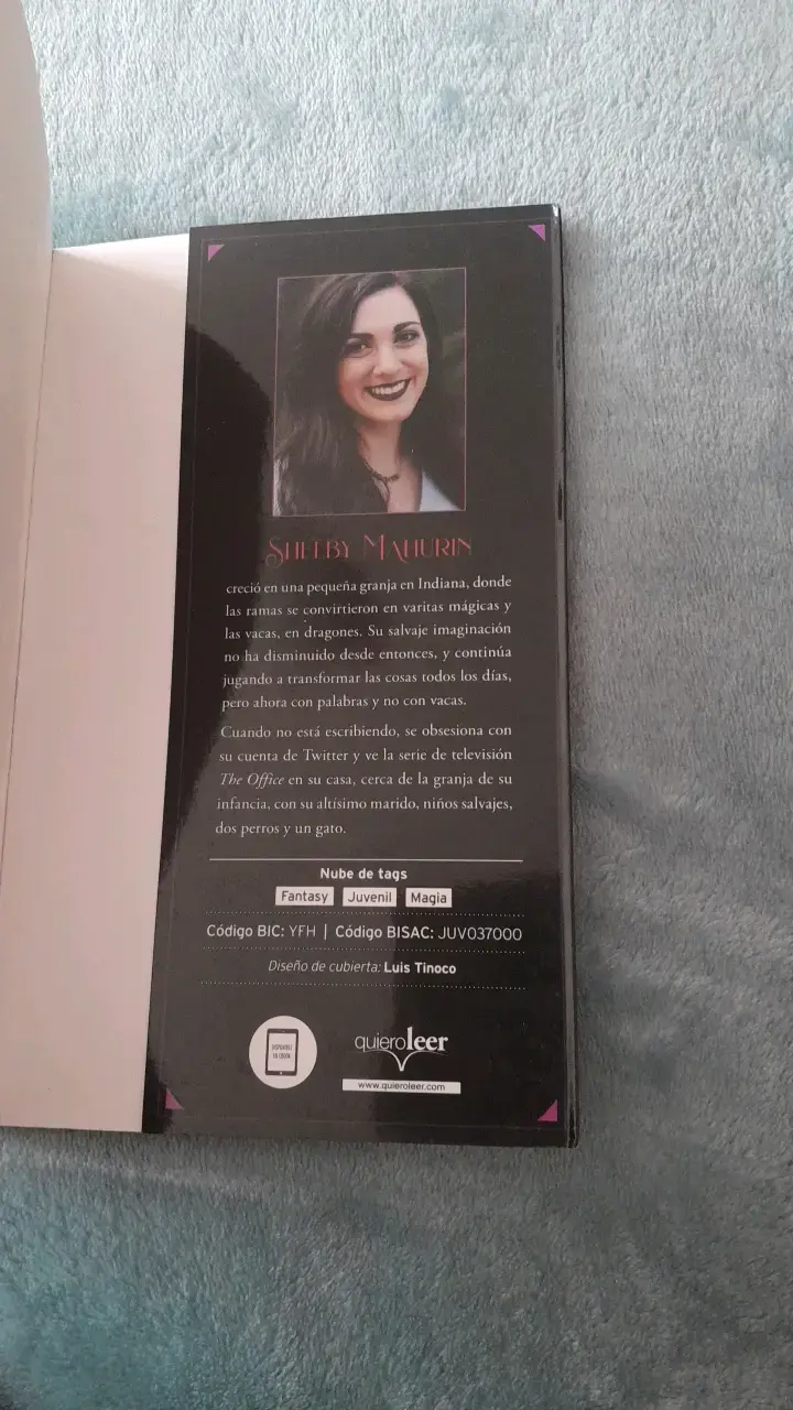 Libro 'Alas de Sangre' de Rebecca Yarros - 4