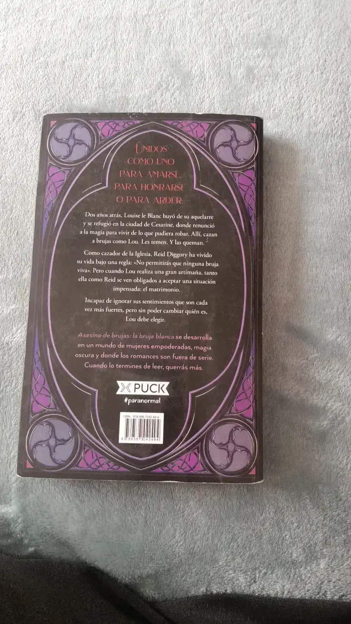 Libro 'Alas de Sangre' de Rebecca Yarros - 5