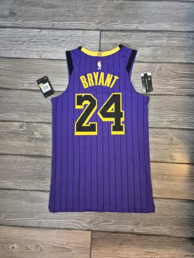 NBA Los Angeles Lakers Kobe Bryant 24 - miniatura 2