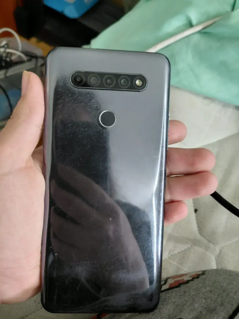 Teléfono inteligente con pantalla dañada - 1