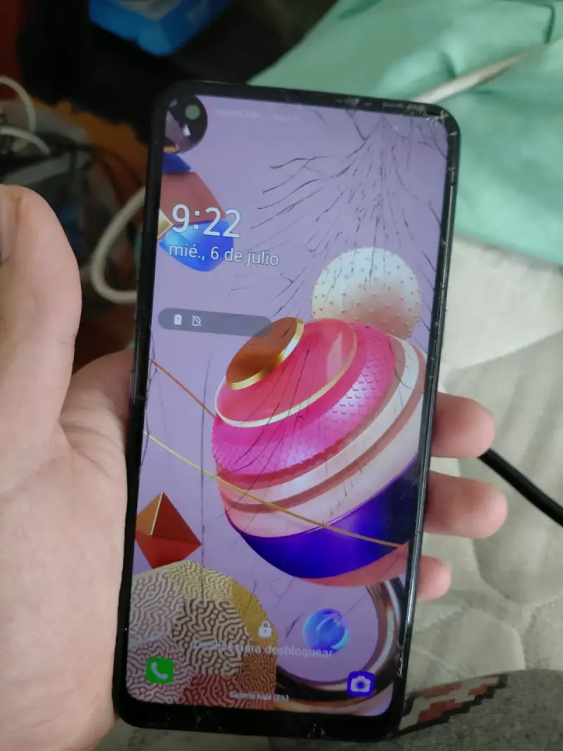 Teléfono inteligente con pantalla dañada - 2