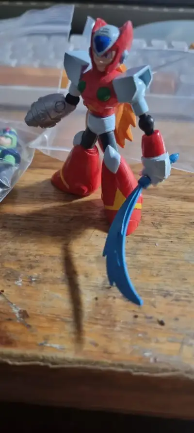 Figura de acción Mega Man y Zero con espada Gacha - miniatura 1