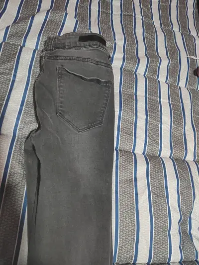 Jeans ajustados gris oscuro para mujer - miniatura 2