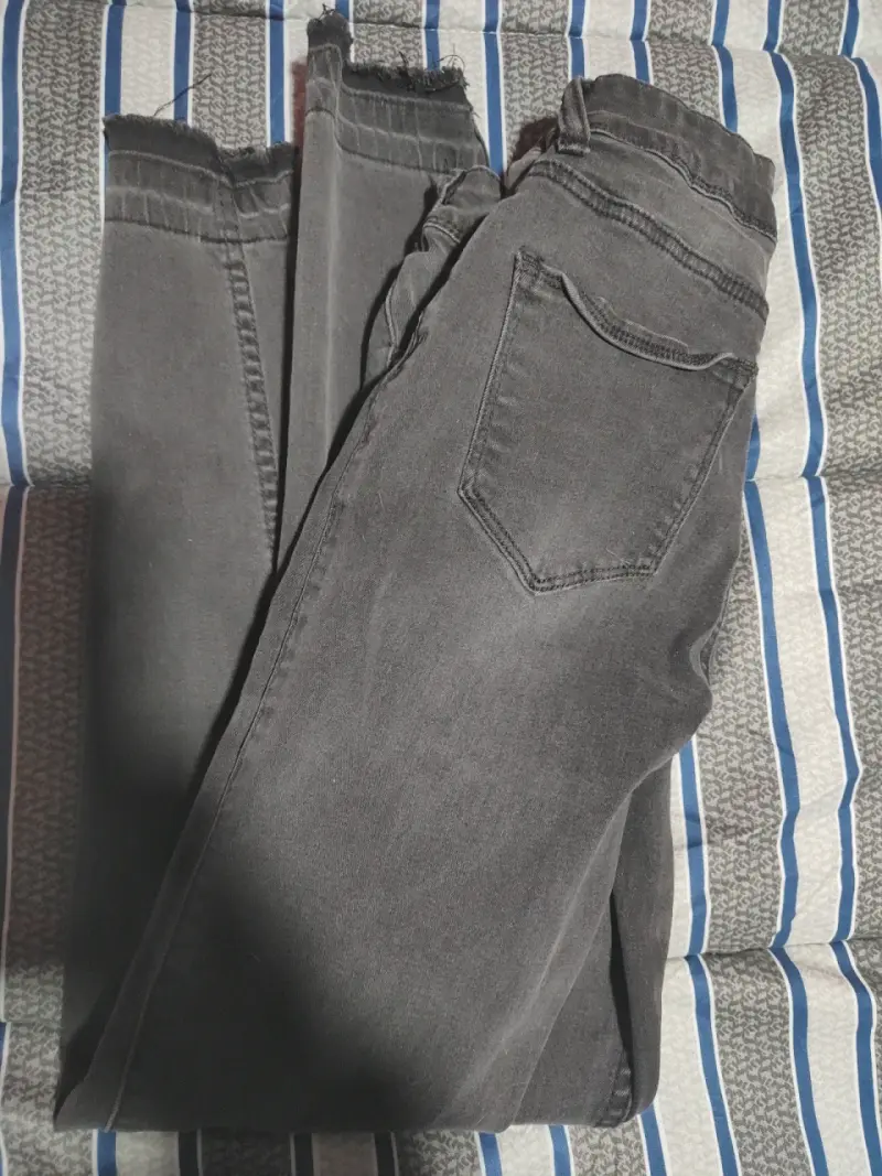 Jeans ajustados gris oscuro para mujer - 3
