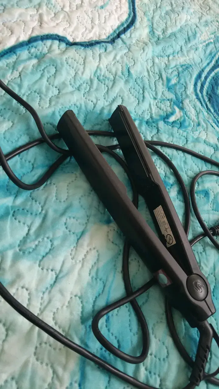 Plancha de Pelo Negra con Tecnología Cerámica - 2