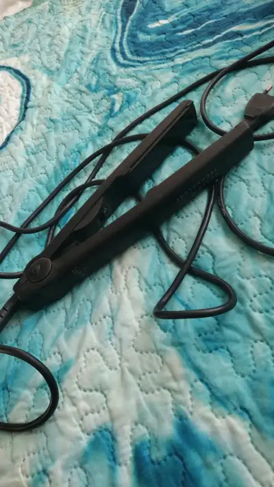 Plancha de Pelo Negra con Tecnología Cerámica - miniatura 3